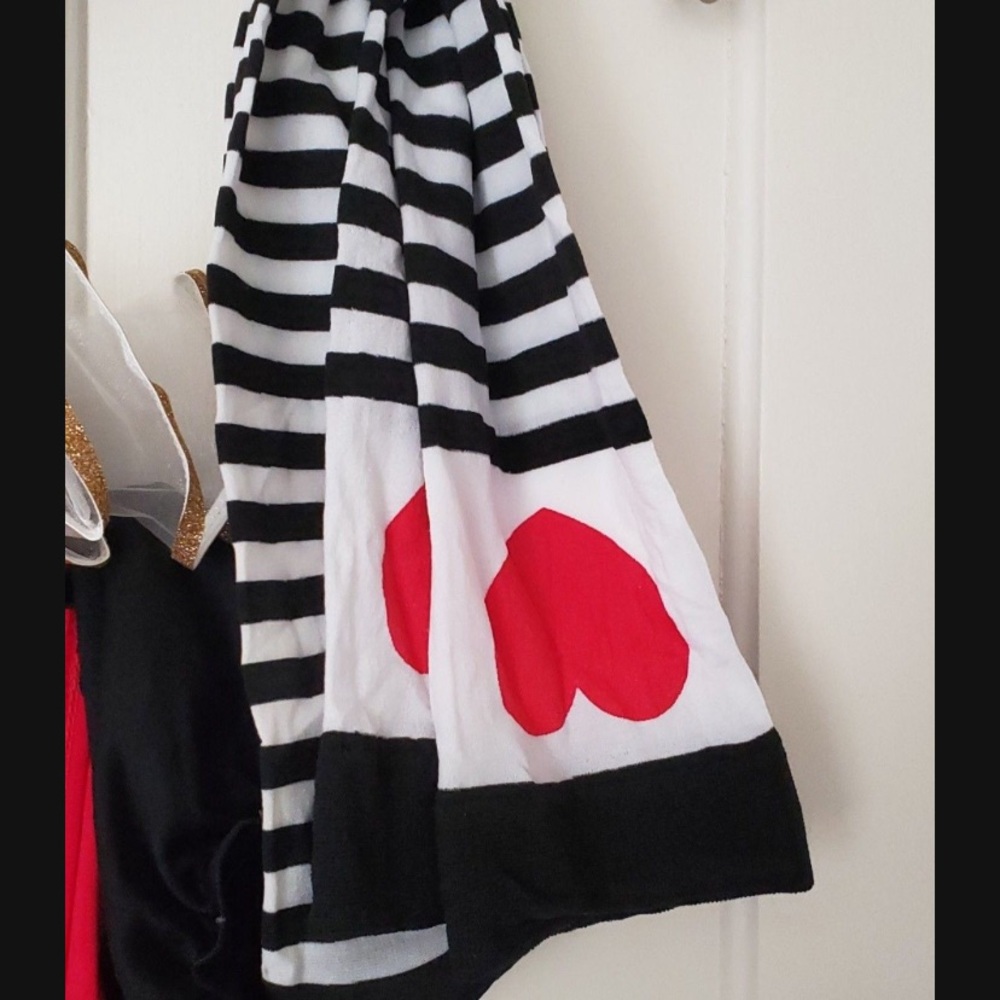 New Halloween costume never worn